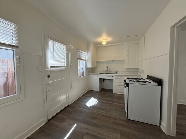 Photo - 253 S Lemon St