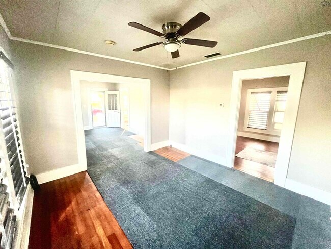 Photo - 2104 Taylor St