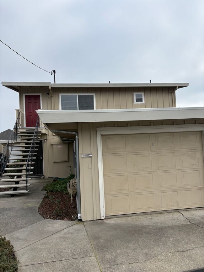 Building Photo - 15-13 Alma Ct Unit 13 Alma Court