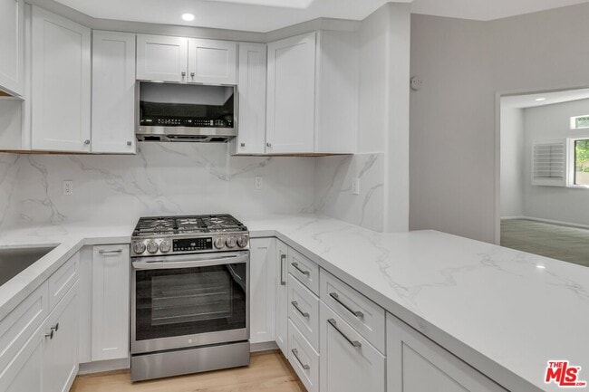 Photo - 4477 Woodman Ave Unidad 207