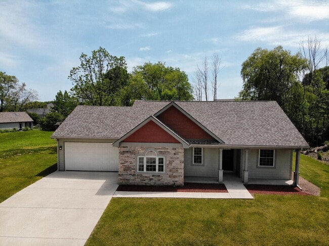 Building Photo - 1255 Westwood Dr