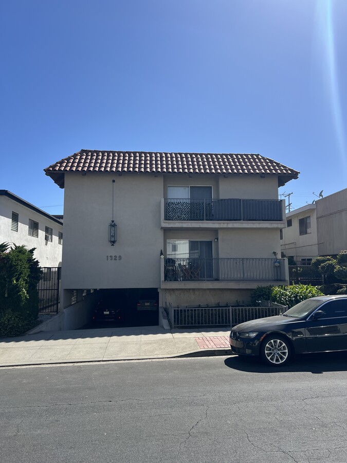 Photo - 1329 Barry Ave Unidad #3
