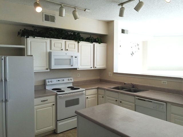 Photo - Superior townhome