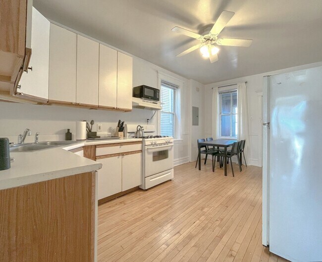 Photo - 2442 N Ashland Ave Unit 3