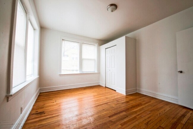 Photo - 6933 S Indiana Chicago, IL 60637