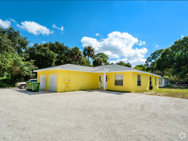 Building Photo - 4834 Old Bradenton Rd Rental