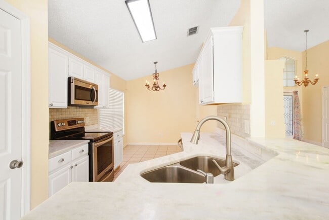 Photo - 126 N Weathersfield Ave