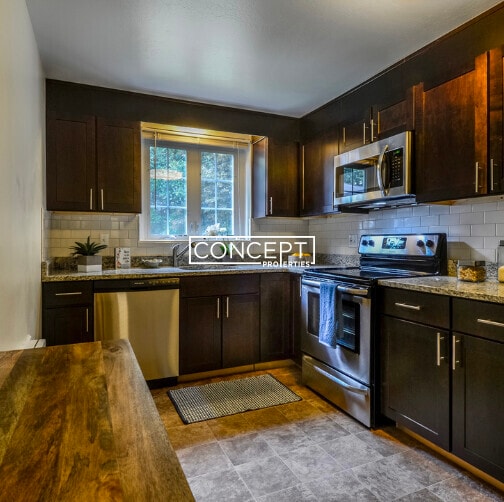 Building Photo - 15 Captain Parker Arms Unit 12B