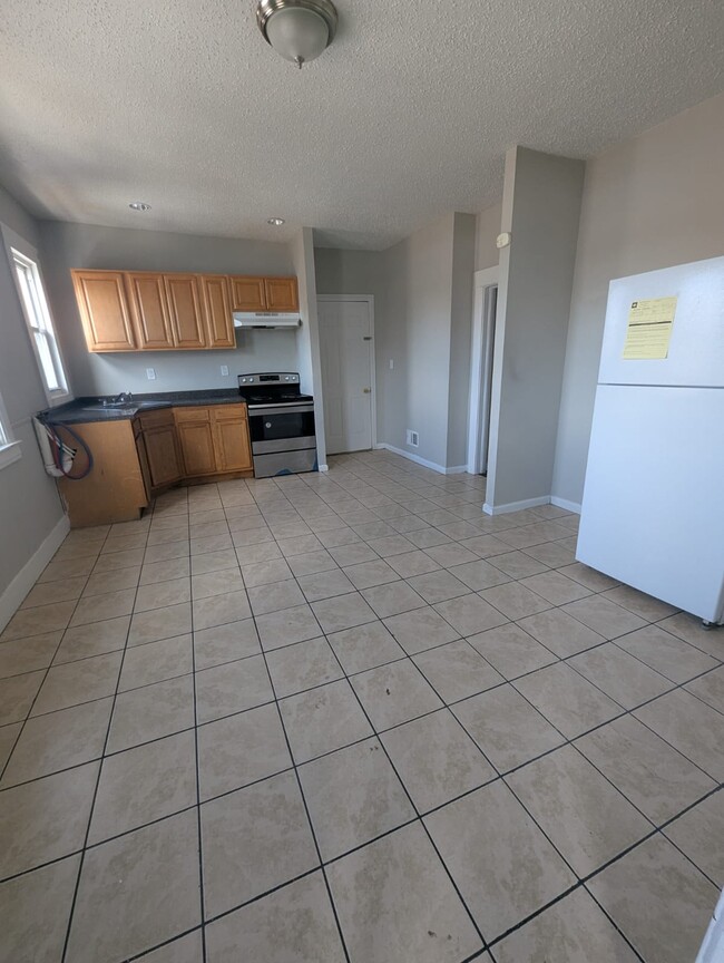 Building Photo - 649 First Ave Unit 2
