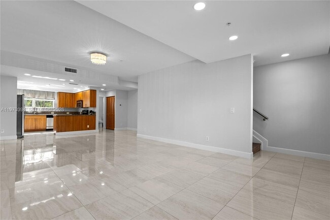 Photo - 621 NE 8th Ave