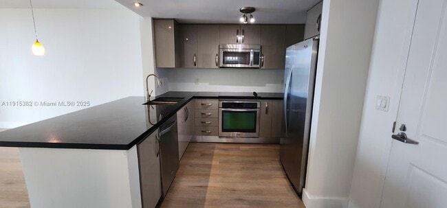 Building Photo - 1250 S Miami Ave Unit 1911