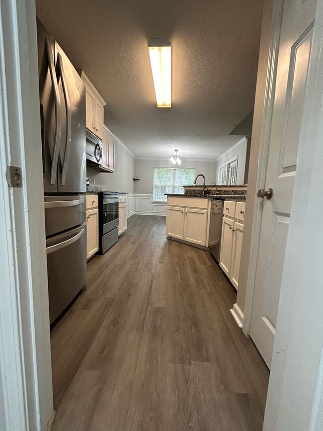 24 Rainier Ln