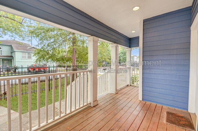 Photo - 711 W 10th St