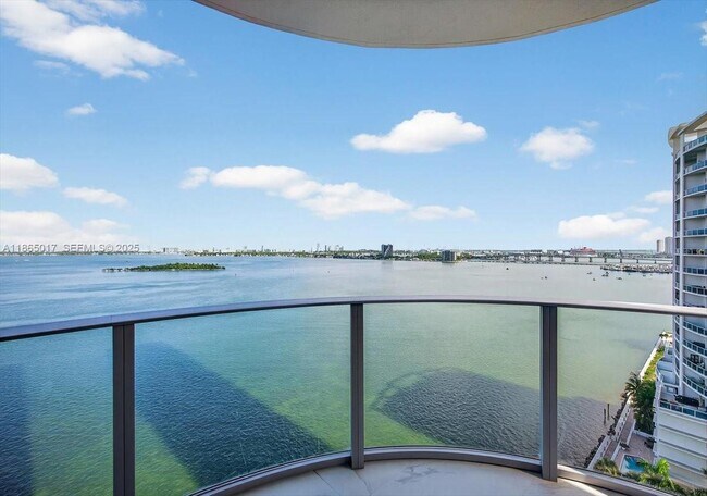 Building Photo - 700 NE 24th St Unit 1407