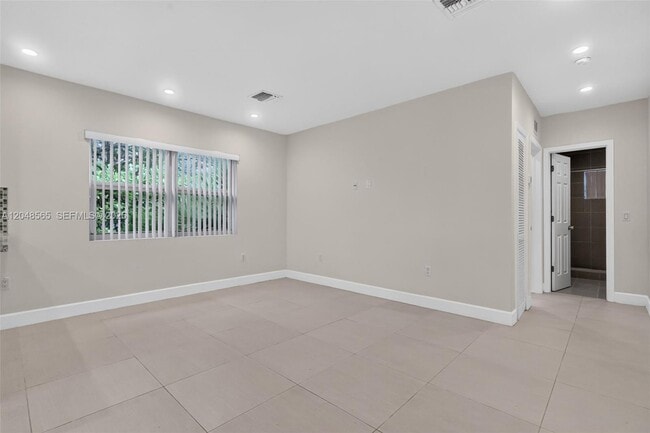 Photo - 12800 NE 11th Ave Unit 3