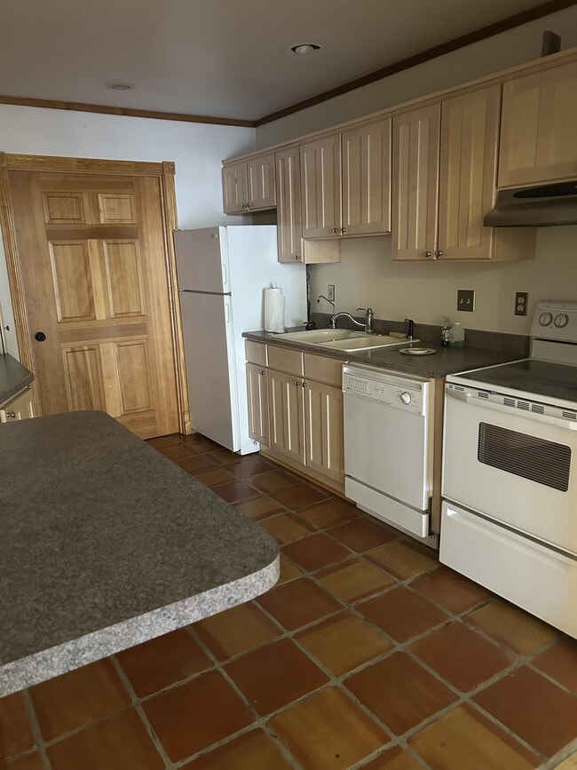 Photo - 138 W 1st St