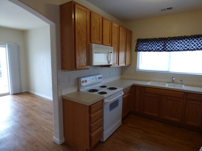 Photo - MUST SEE 2 Bed/2 Bath Condo in the Lakesho...