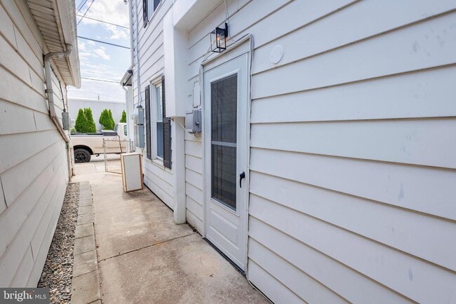 Building Photo - 905 Jersey Ave Unit 2 Rental
