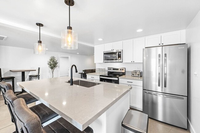 Building Photo - Student Housing - Private Bedrooms for Rent in Newly Renovated House (UNR)