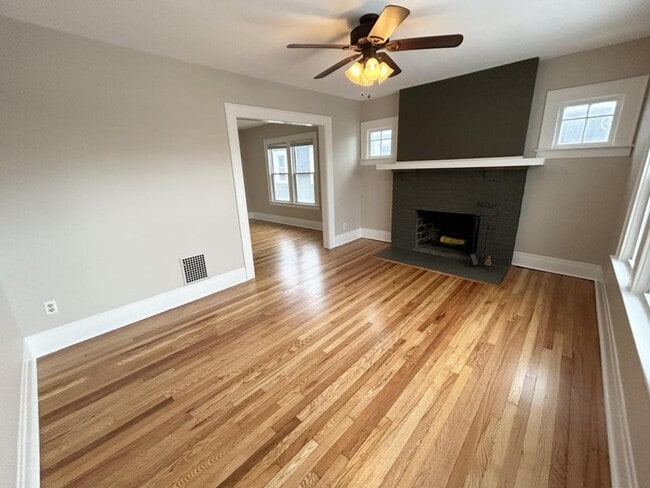 Photo - 214 Woodbine Ave