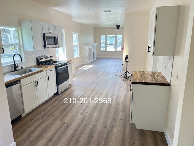 Photo - 1106 W Ridgewood Ct