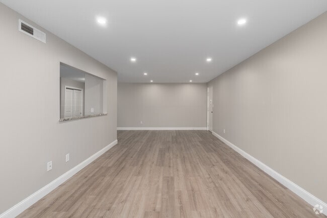2BR, 2BA - 1240SF - Living Room