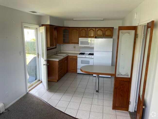 Building Photo - 29 Monroe Pl Unit Bottom Rental