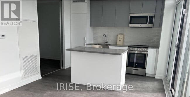 Photo - 270 Dufferin St Unit 807