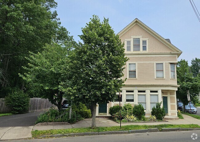 Building Photo - 169 Winchester Ave Unit 3 Rental