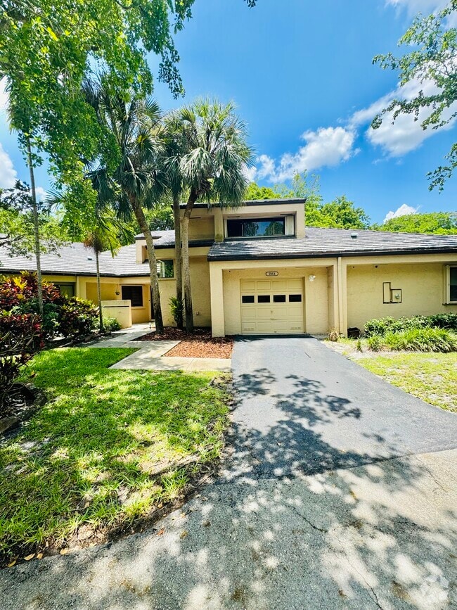 Building Photo - 9364 Chelsea Dr S Rental