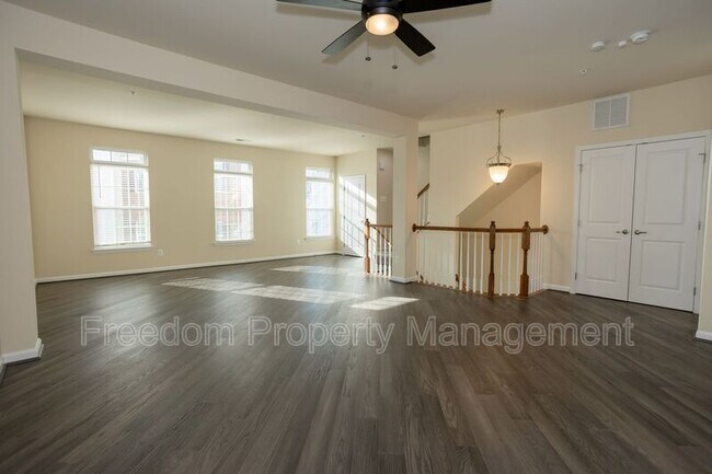 7408 Brunson Cir