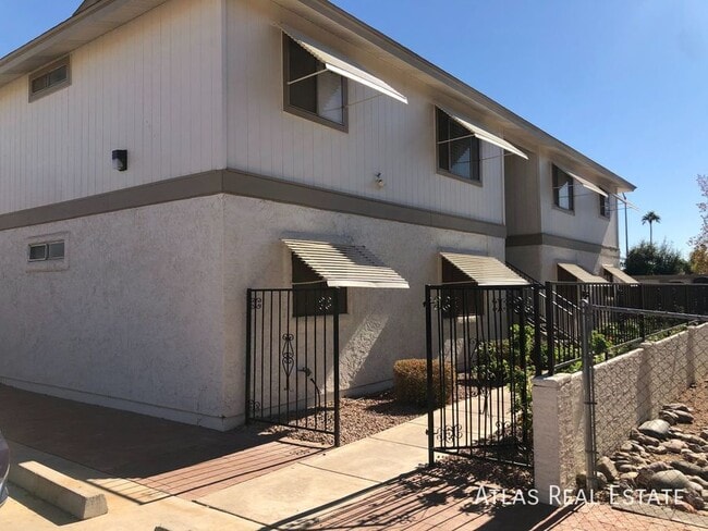 Building Photo - 2014 N Hunt Cir
