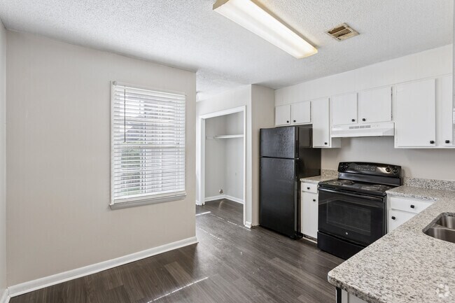 2BR, 1.5BA - 960SF - Kitchen