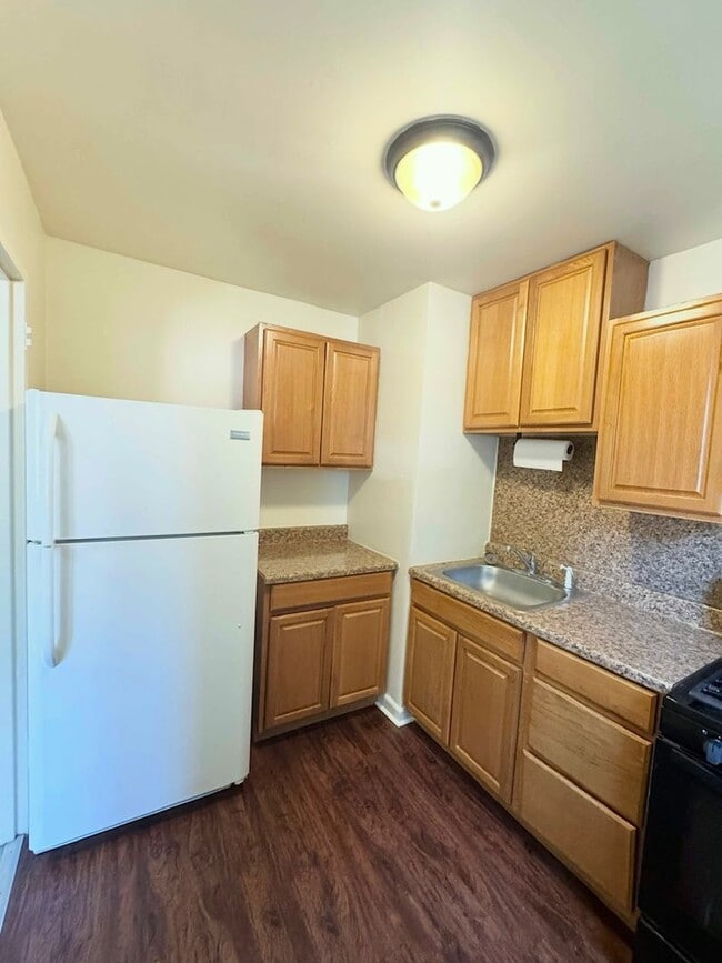 Photo - 1135 E Orange St Unit J3