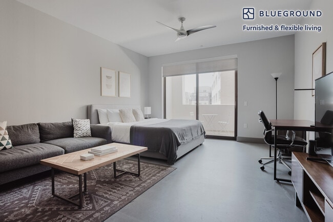 Building Photo - 5100 Wilshire Blvd Rental