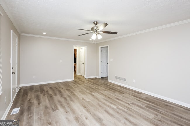 Photo - 6449 Laural Bend