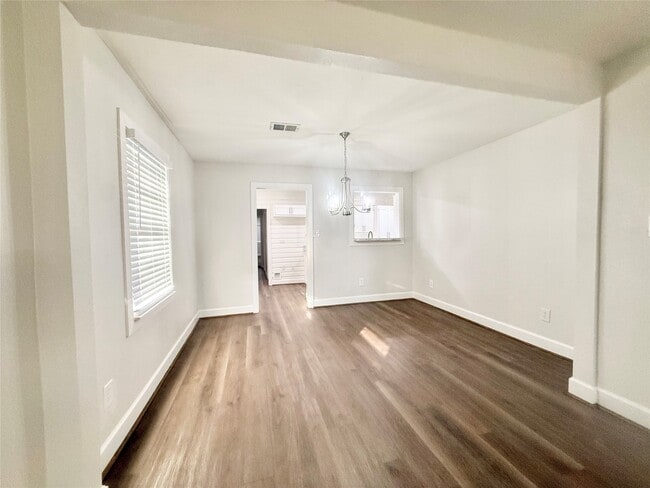 Photo - 137 Laurel St