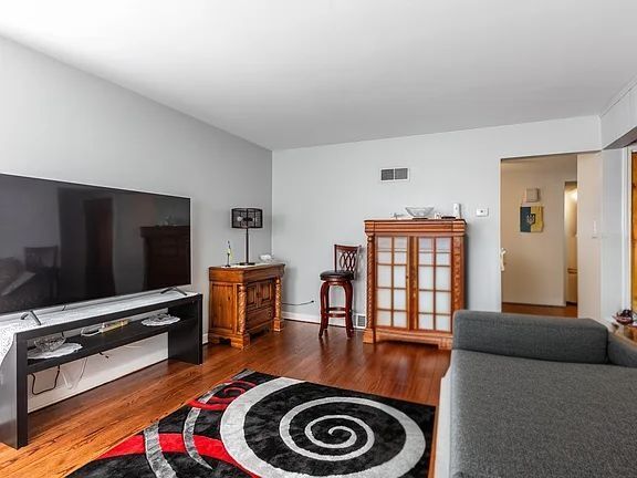 Photo - 9056 Lamon Ave