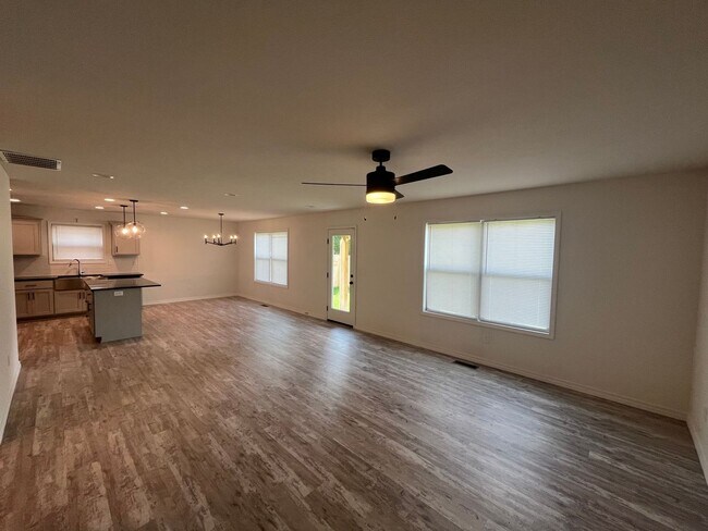 Photo - Brand New Home for Rent in Spingfield!