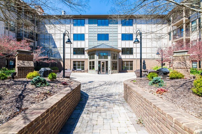 Building Photo - Knoxville 37920 - Riverfront Condo for Ren...