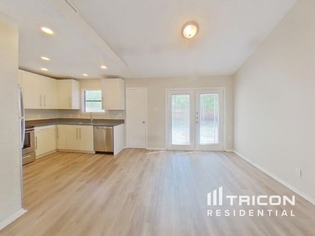 Photo - 837 Globe Ave