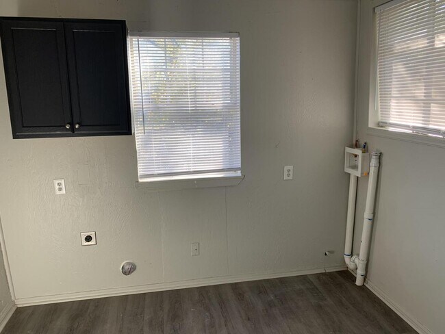 Photo - 3633 Mistletoe Ave