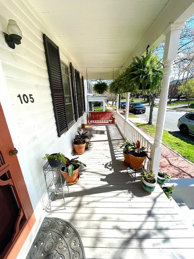 Photo - 105 Caroline St