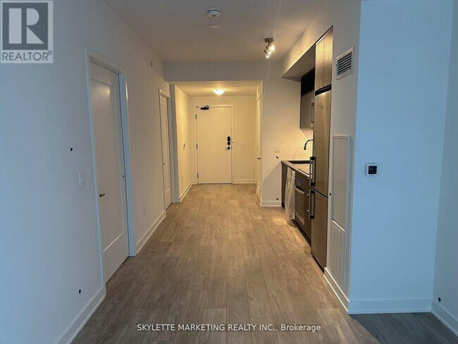 Photo - 70 Princess St Unit 1433 E