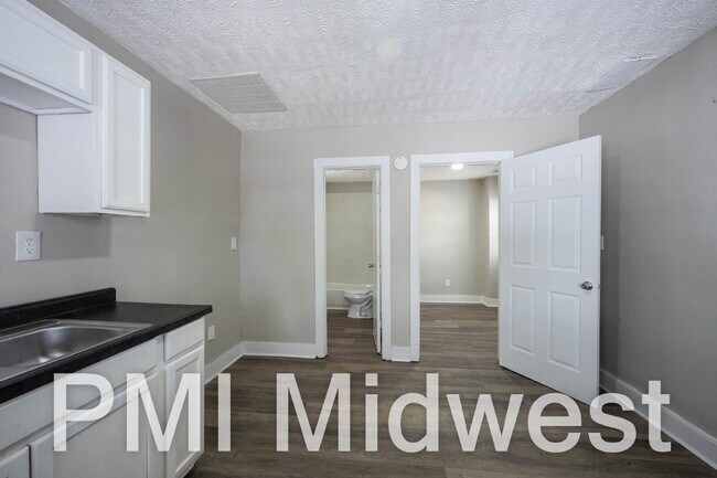 Photo - "Chic & Cozy 1-Bed Urban Retreat in Indianapolis – Perfectly Compact Living!" Unit A