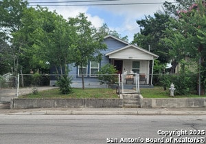 Building Photo - 1611 E Carson St Rental
