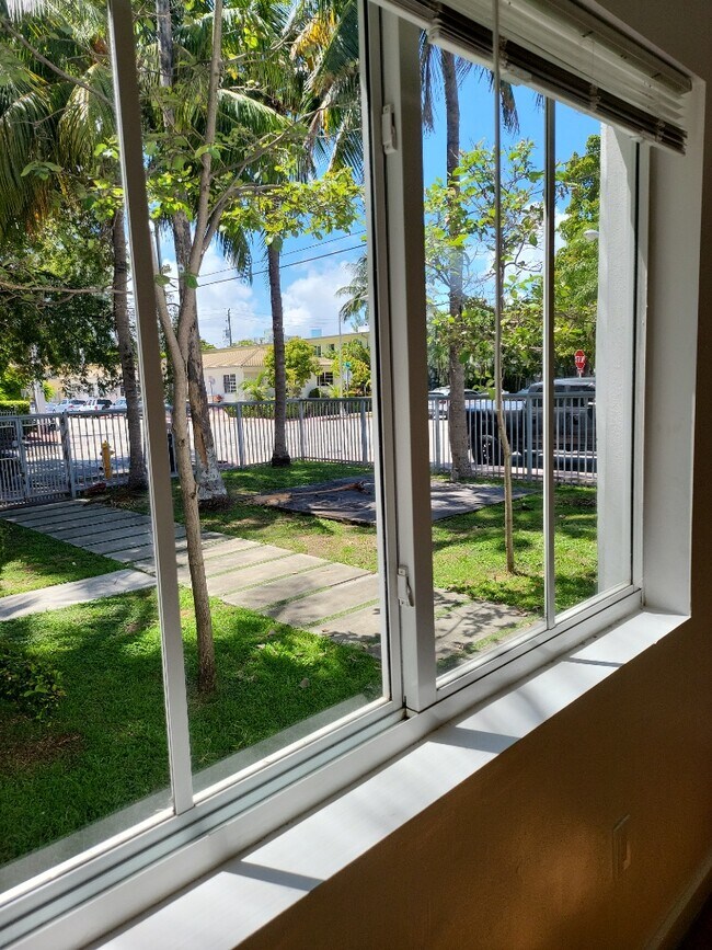 Photo - 557 Michigan Ave