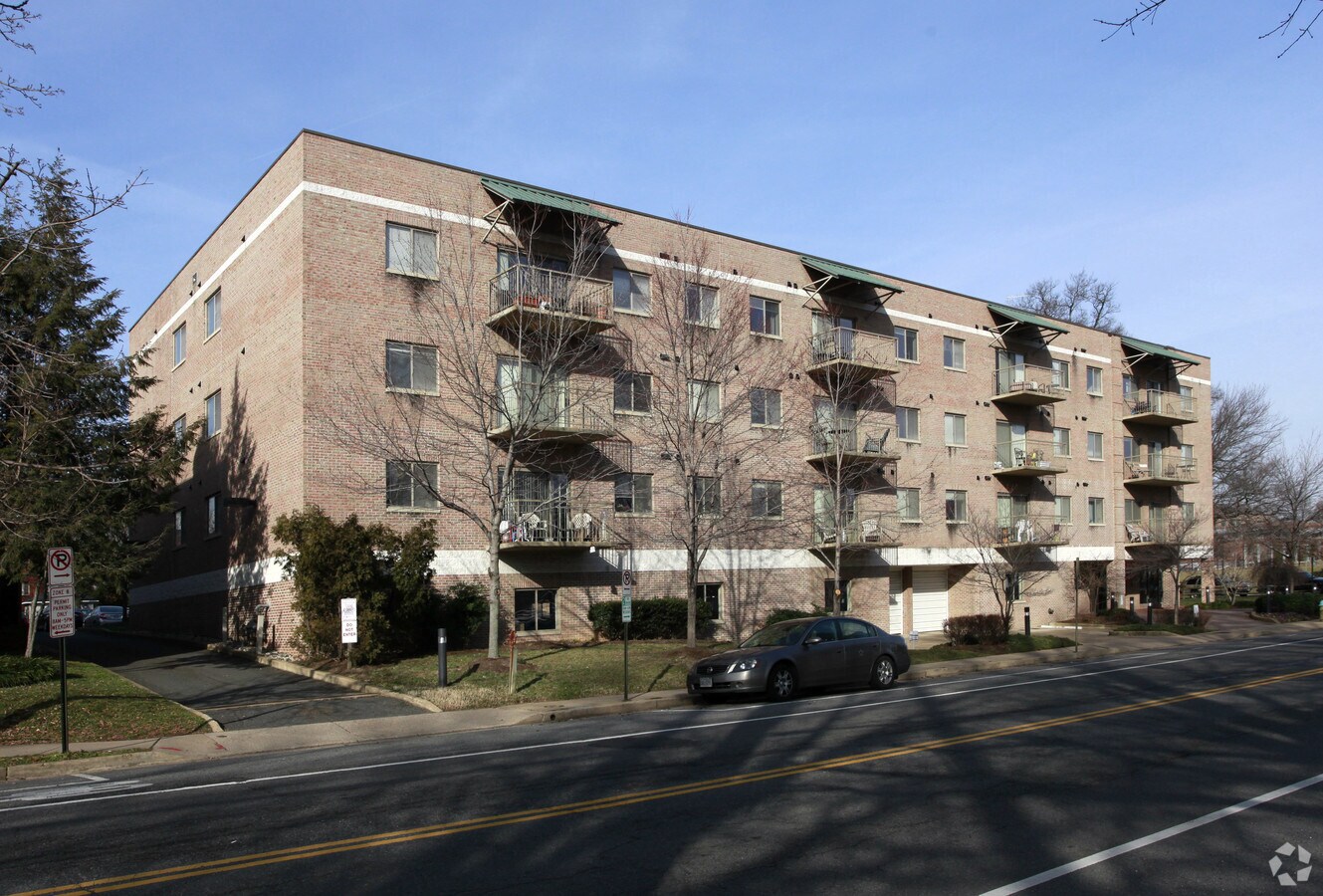 Parkview Apartments - Parkview Apartments