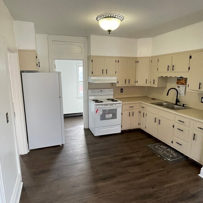 Kitchen - 120 S 6th St Unidad 3