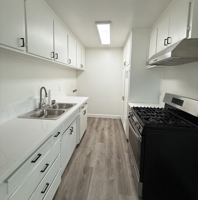 Photo - 4555 Davis Ave